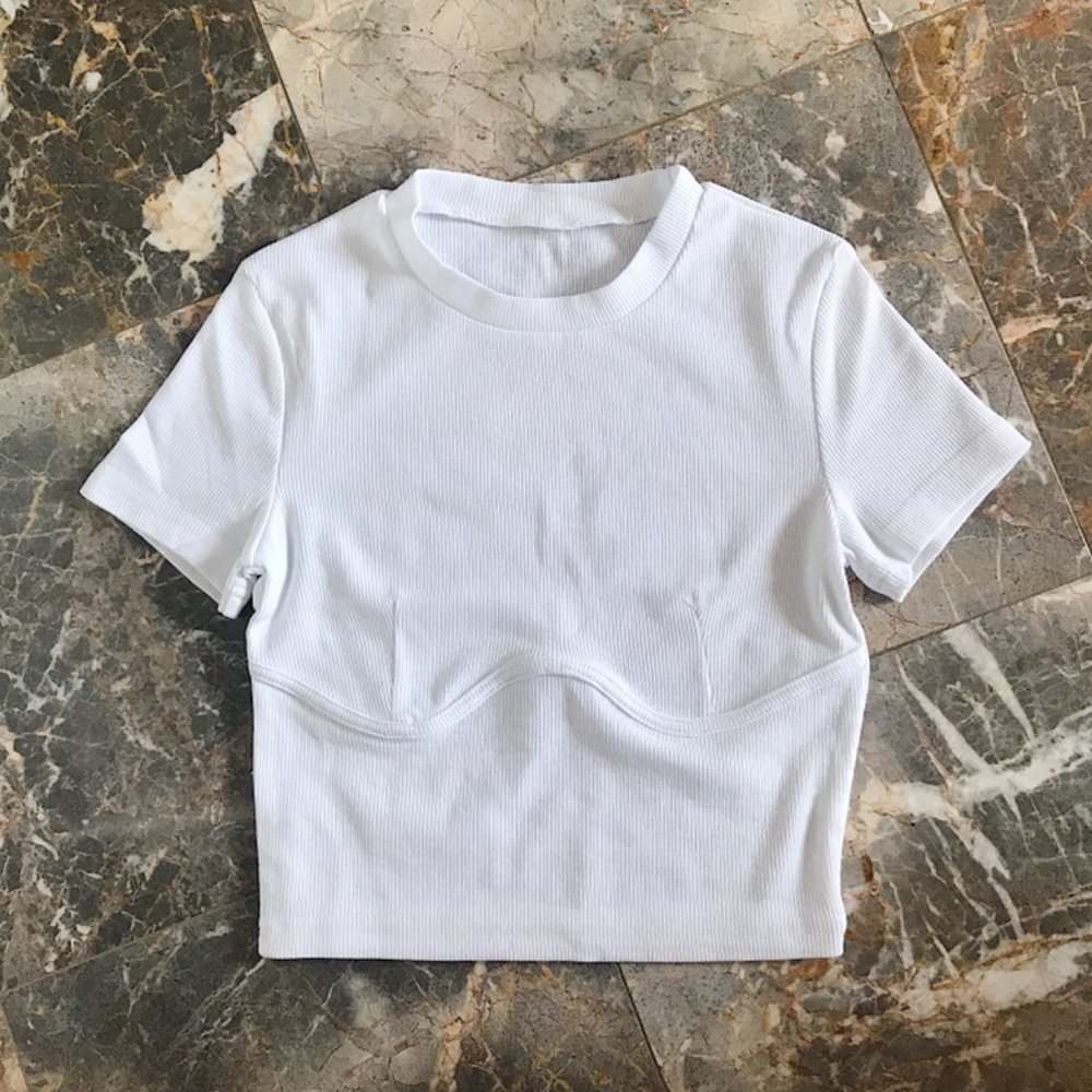 ♥️BRAND NEW CROP WHITE TEE♥️